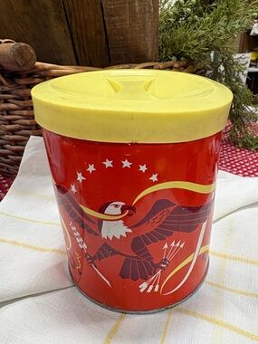 vintage 1950s or 1960s Procter & Gamble shortening tin patriotic eagle design.